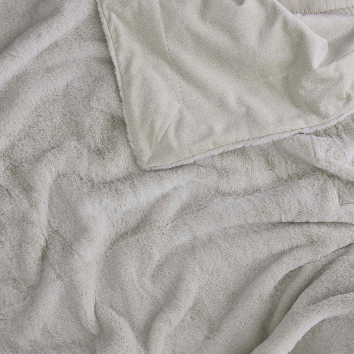 Luxe Faux Fur Throw